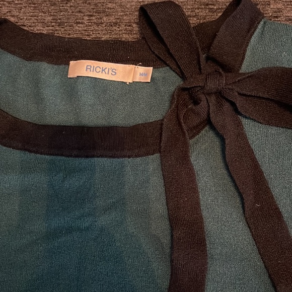 Brand Ricki’s Size medium colour forest green with black edging - Picture 2 of 2